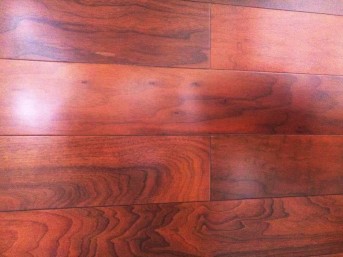 选购多层实木地板时应该注意哪些问题？